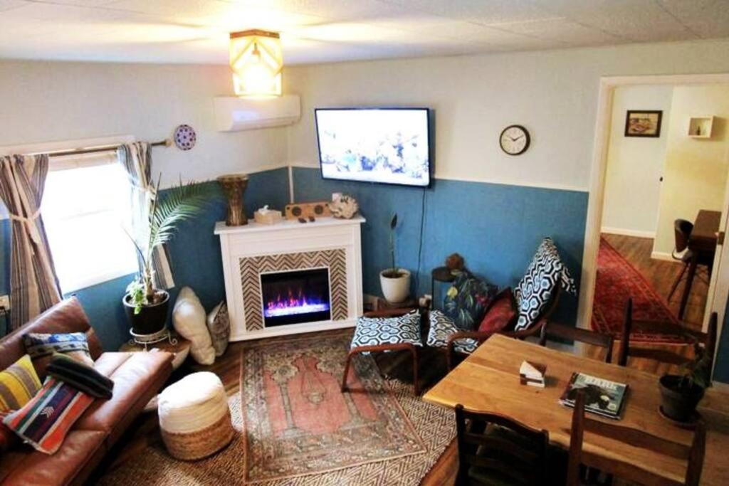 Boho-Chic Retreat - Unit 3 Appartement Bloomington Buitenkant foto